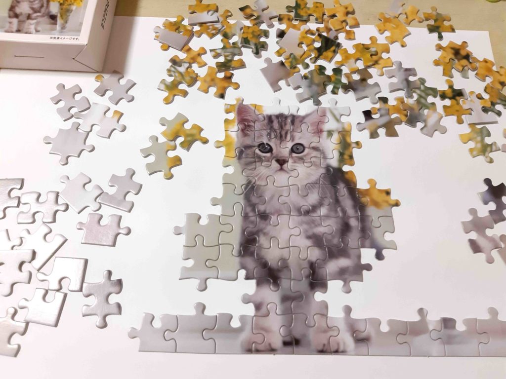 ダイソーのジグソーパズル「猫」108ピース 