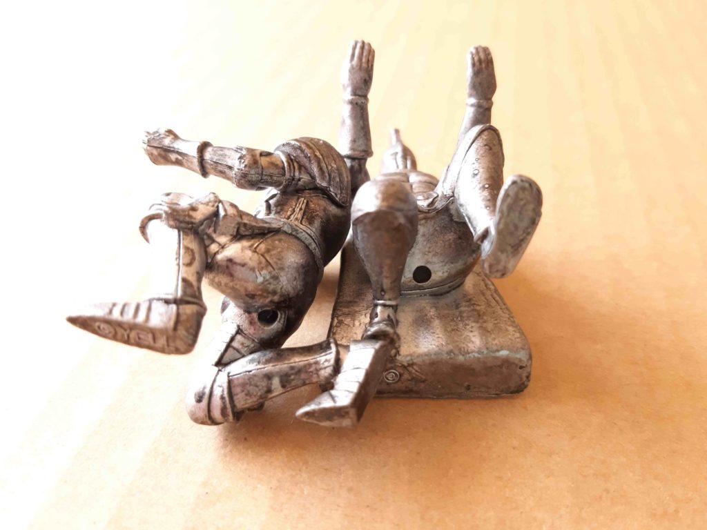 持て！持て！騎士 